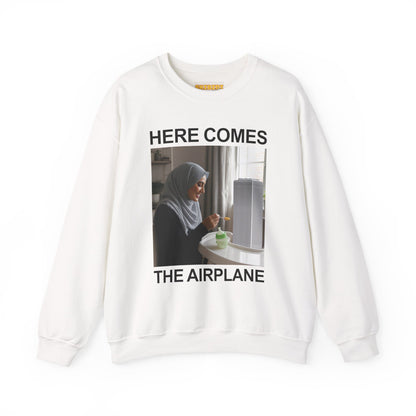 Here comes the airplane